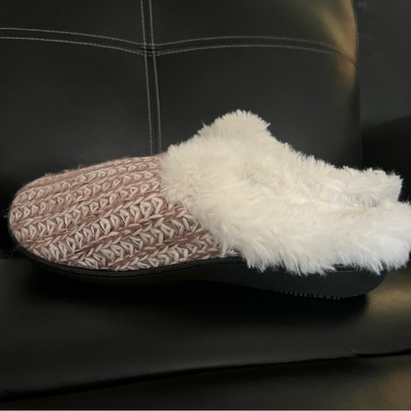 Ladies Isotoner Signature Shoes size XL - Picture 7 of 8